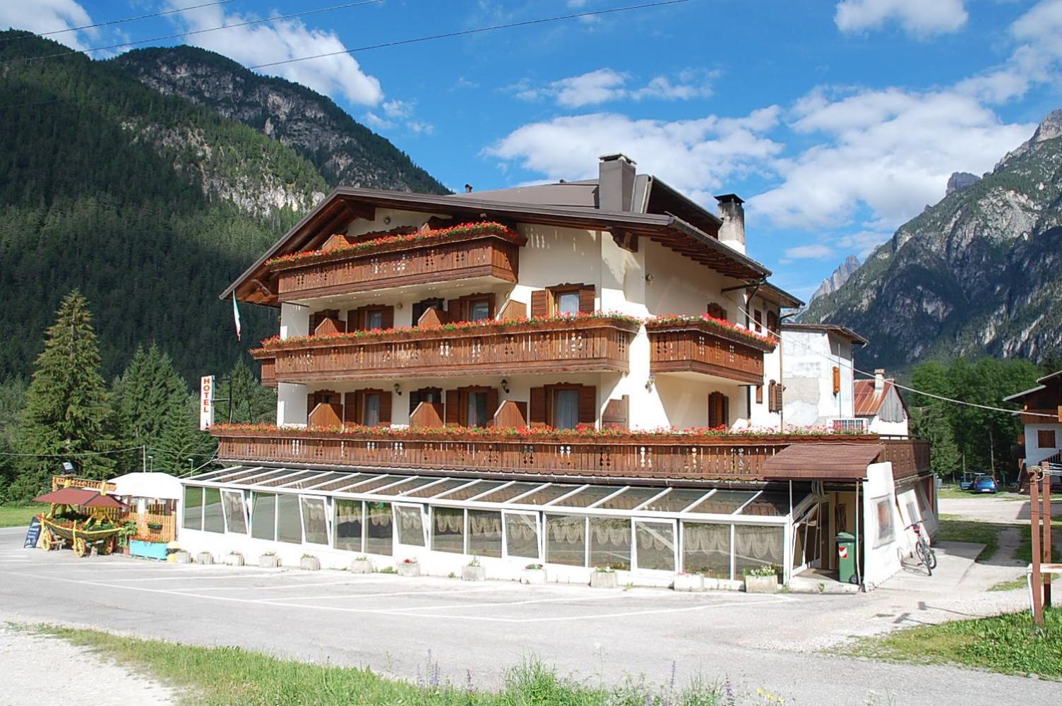 Albergo Ristorante Cacciatori Ауронцо-ди-Кадоре Экстерьер фото
